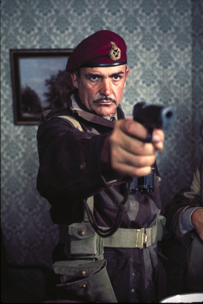 A híd túl messze van borítókép