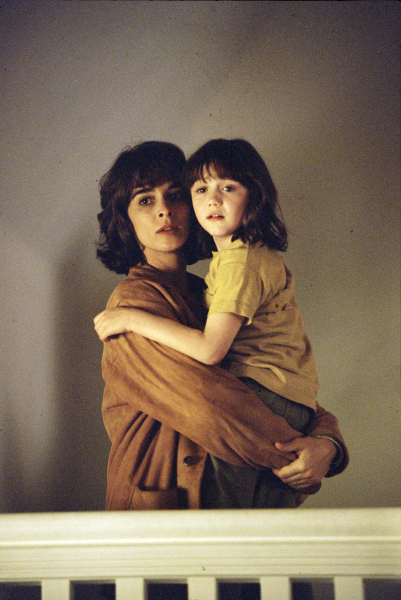 A kéz, amely a bölcsőt ringatja borítókép