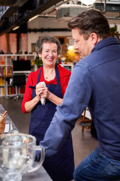 A nagy szakácskönyv kihívás Jamie Oliverrel borítókép