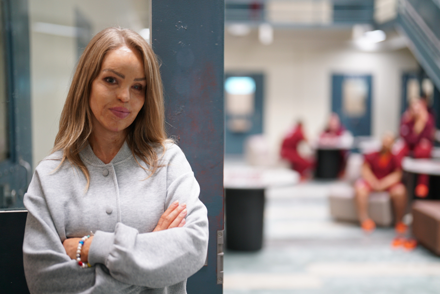 Anyák a rácsok mögött borítókép