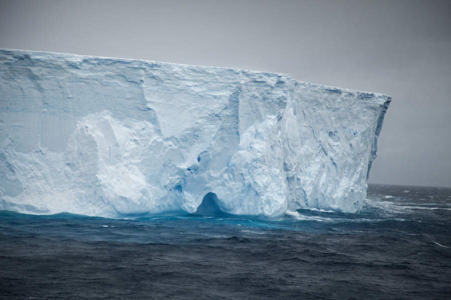 Az Antarktisz madártávlatból borítókép