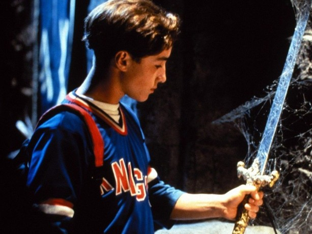 Egy kölyök Artúr király udvarában borítókép