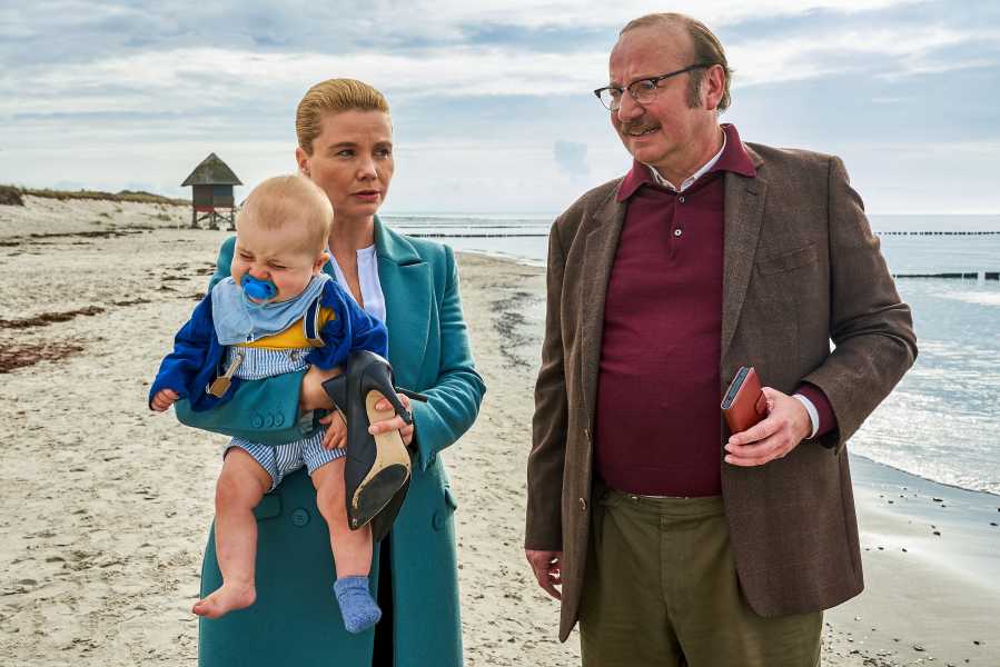 Ella Schön, az ügyvédbojtár - Hajótörés borítókép