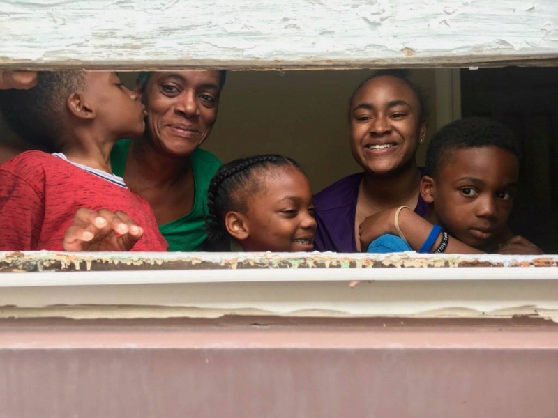 Újra otthon! borítókép